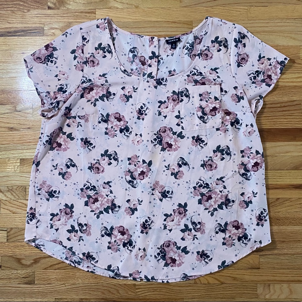 TORRID 2 silky skull top
